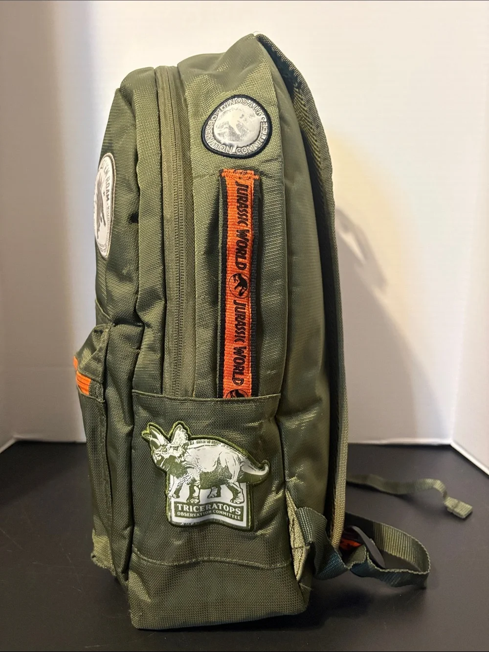 Universal Studio durable olive